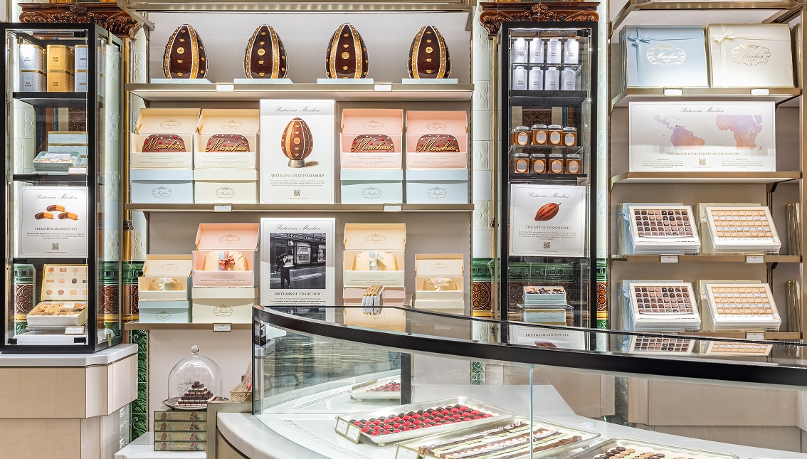 洋書 Patissier Chocolatier Decors et Vitrines Cover.jpg