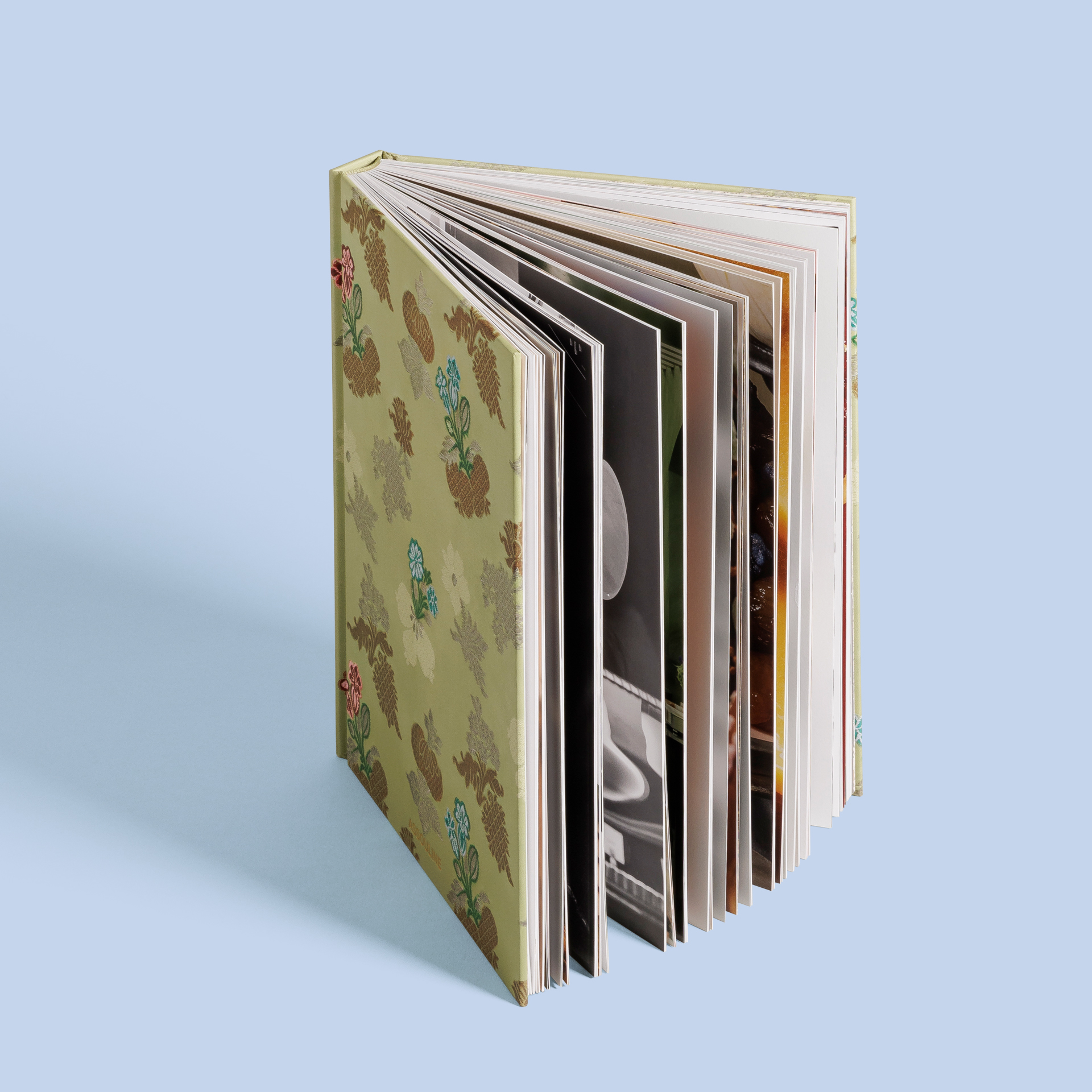 200 Years of Pasticceria Marchesi Book with Classic Panettone 500 g