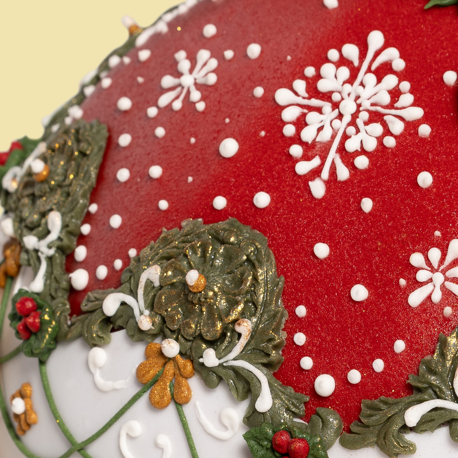 Hand-decorated Panettone gingerbread