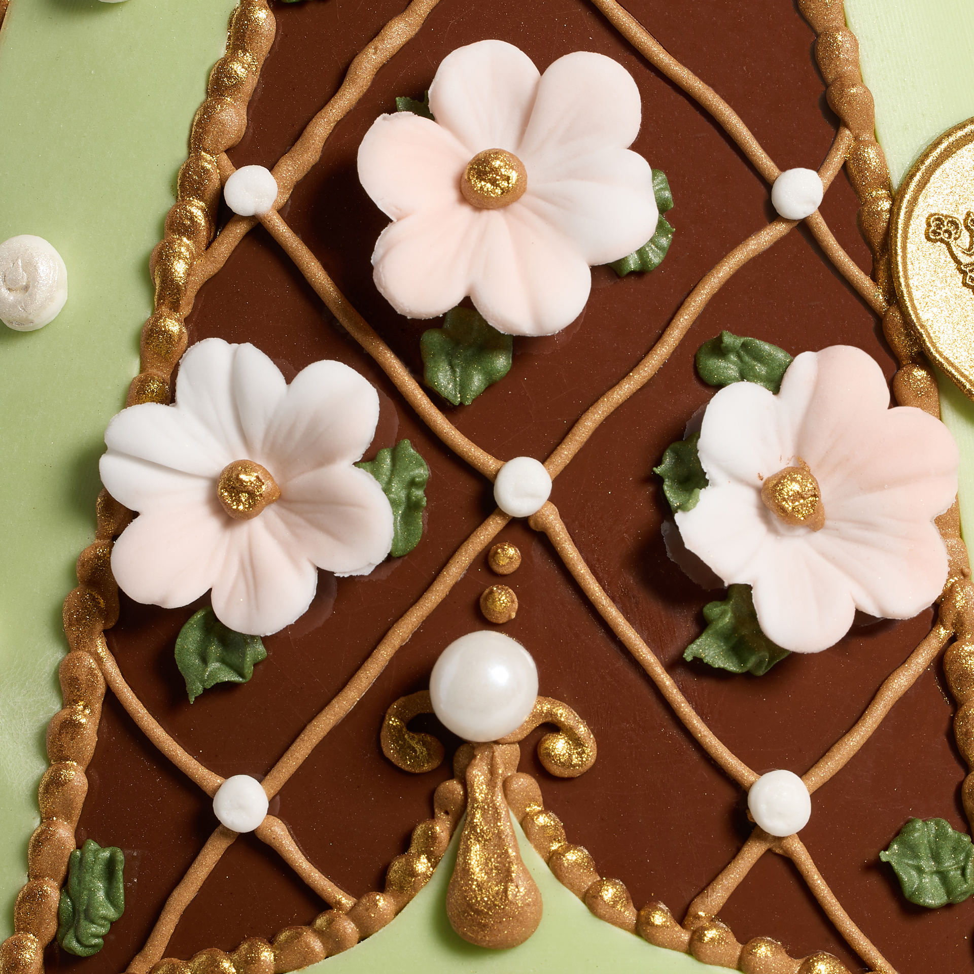 Uovo al cioccolato al latte con decori verdi 2 kg