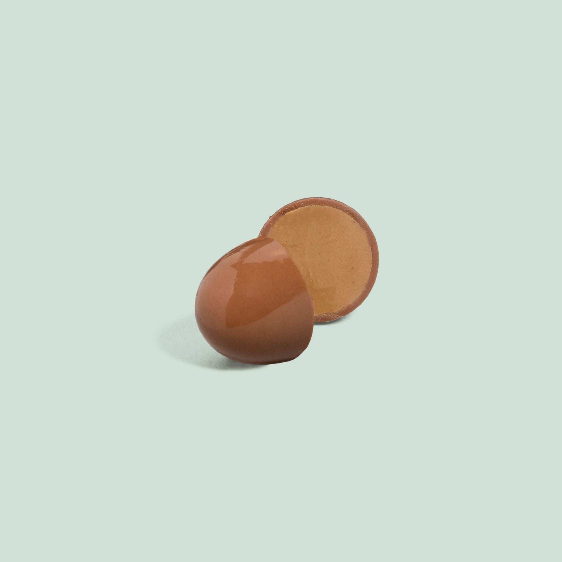 Milk chocolate eggs with pistachio filling 105g