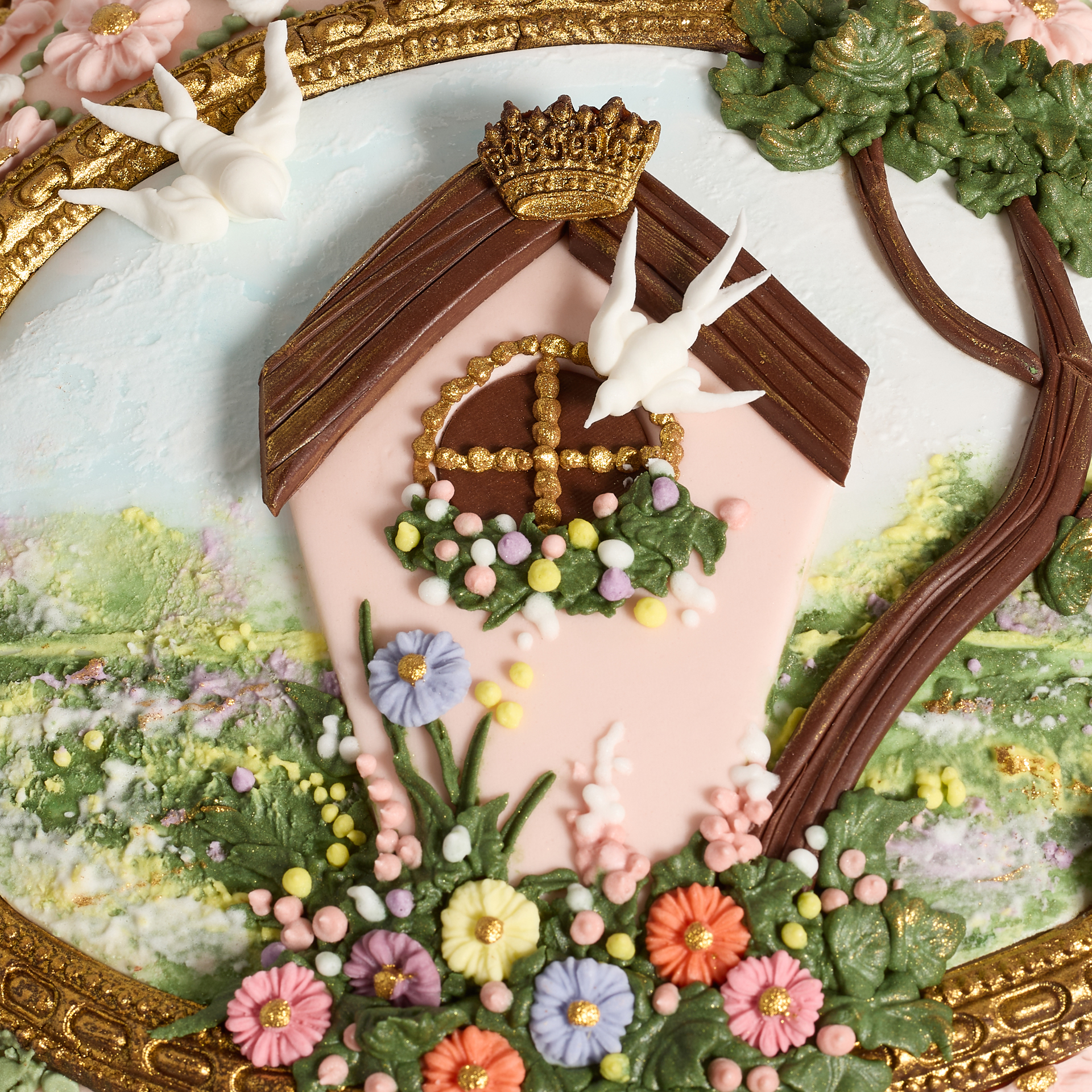 Colomba decorata a mano con pasta di mandorle rosa 1,5 kg