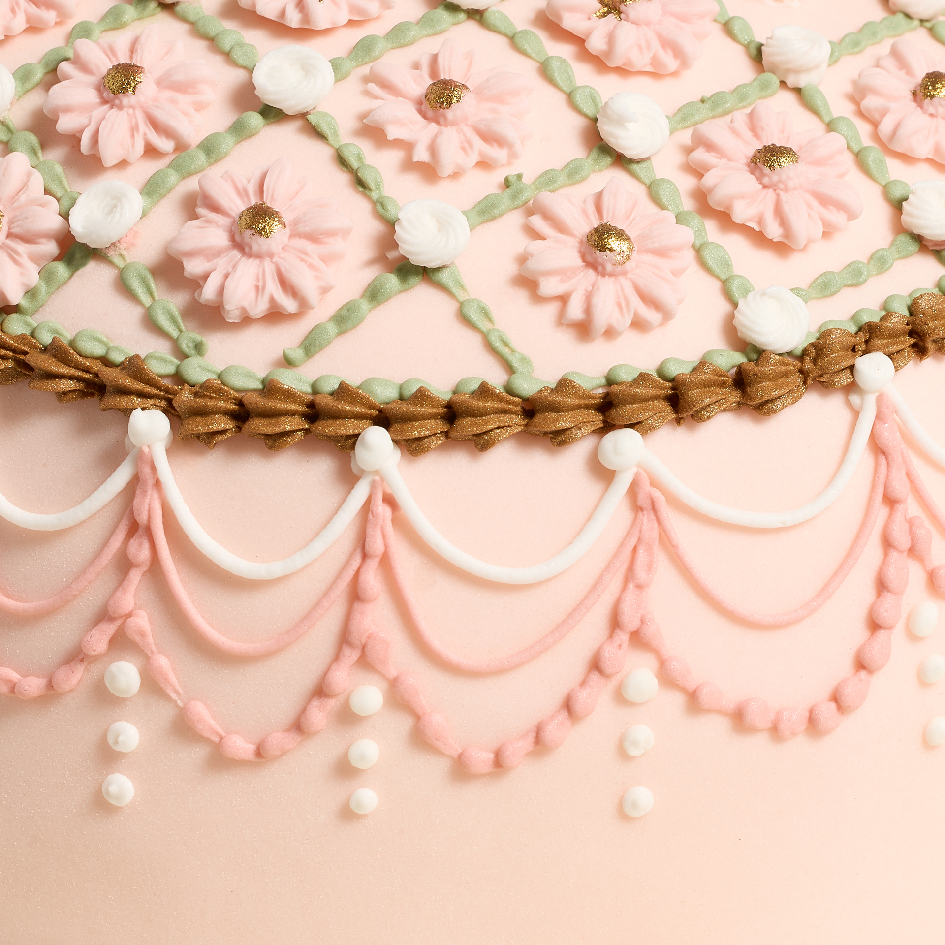 Colomba decorata a mano con pasta di mandorle rosa 1,5 kg