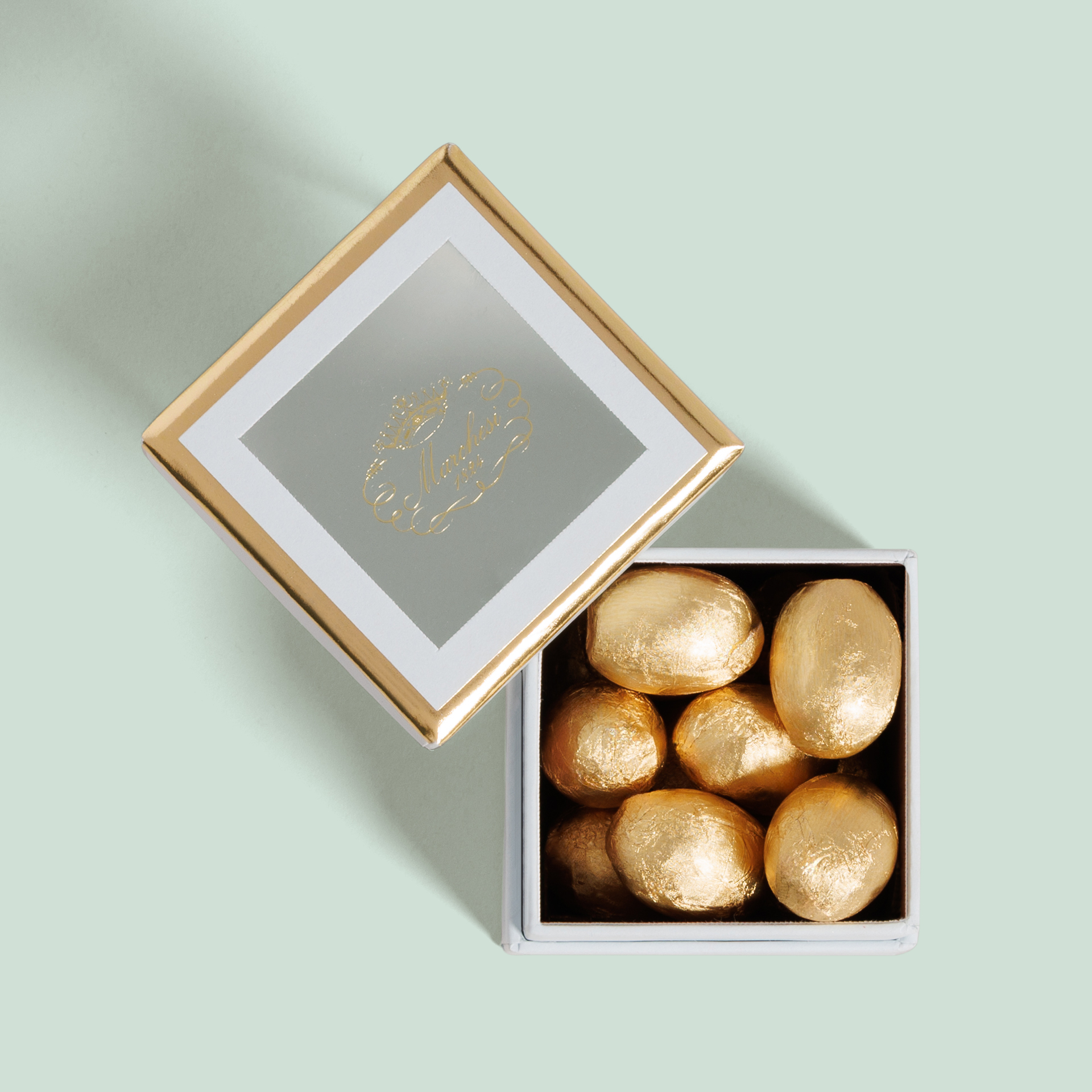 榛仁夹心牛奶巧克力蛋110克