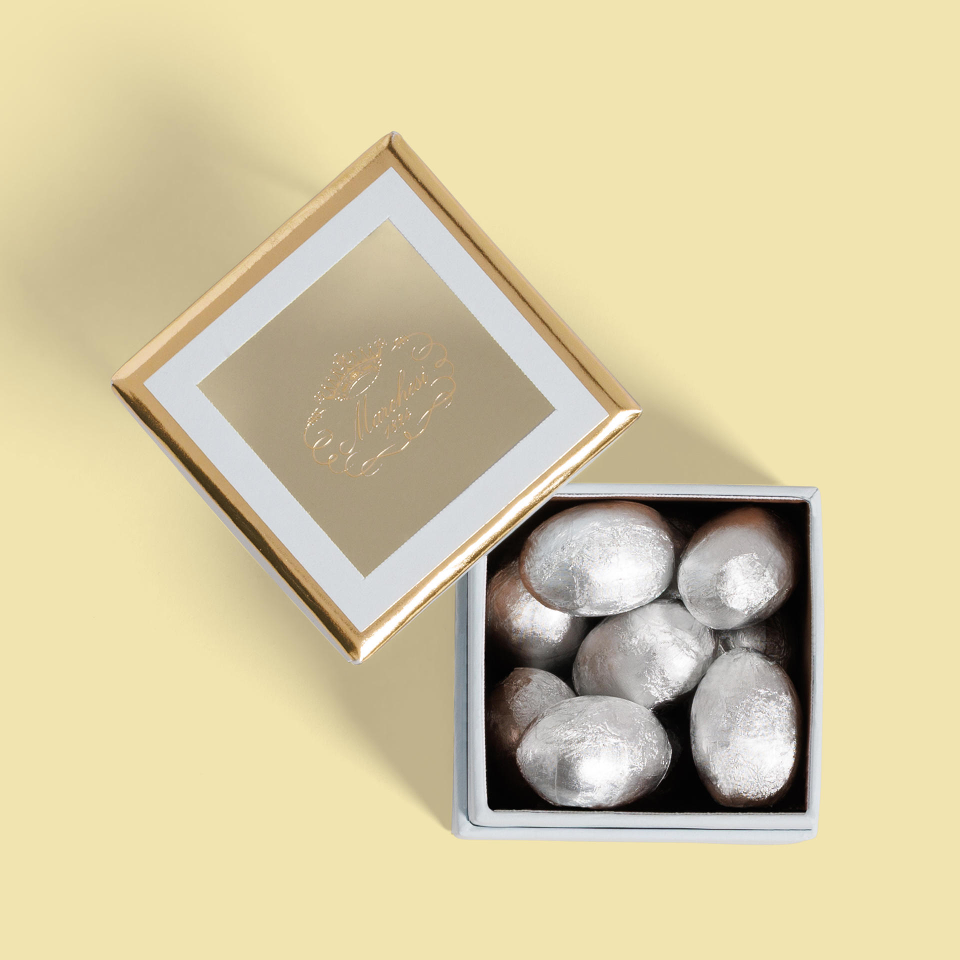 榛仁糖夹心牛奶巧克力蛋110克