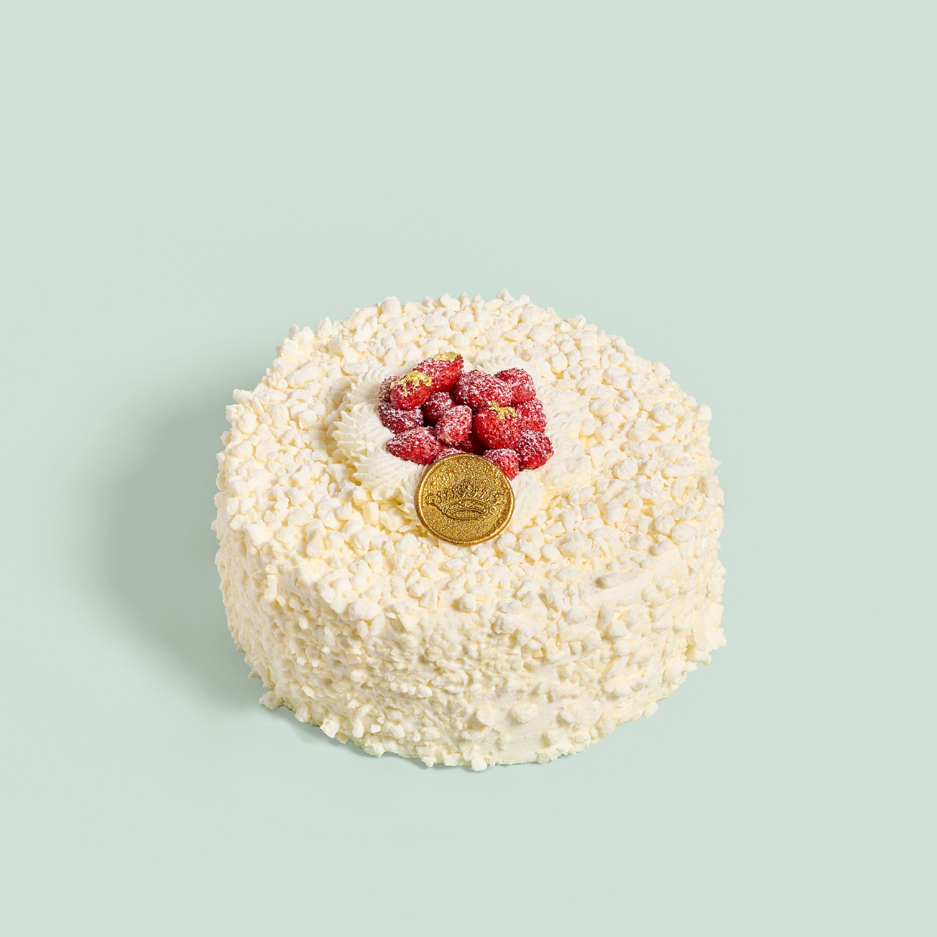 Meringue with wild strawberries